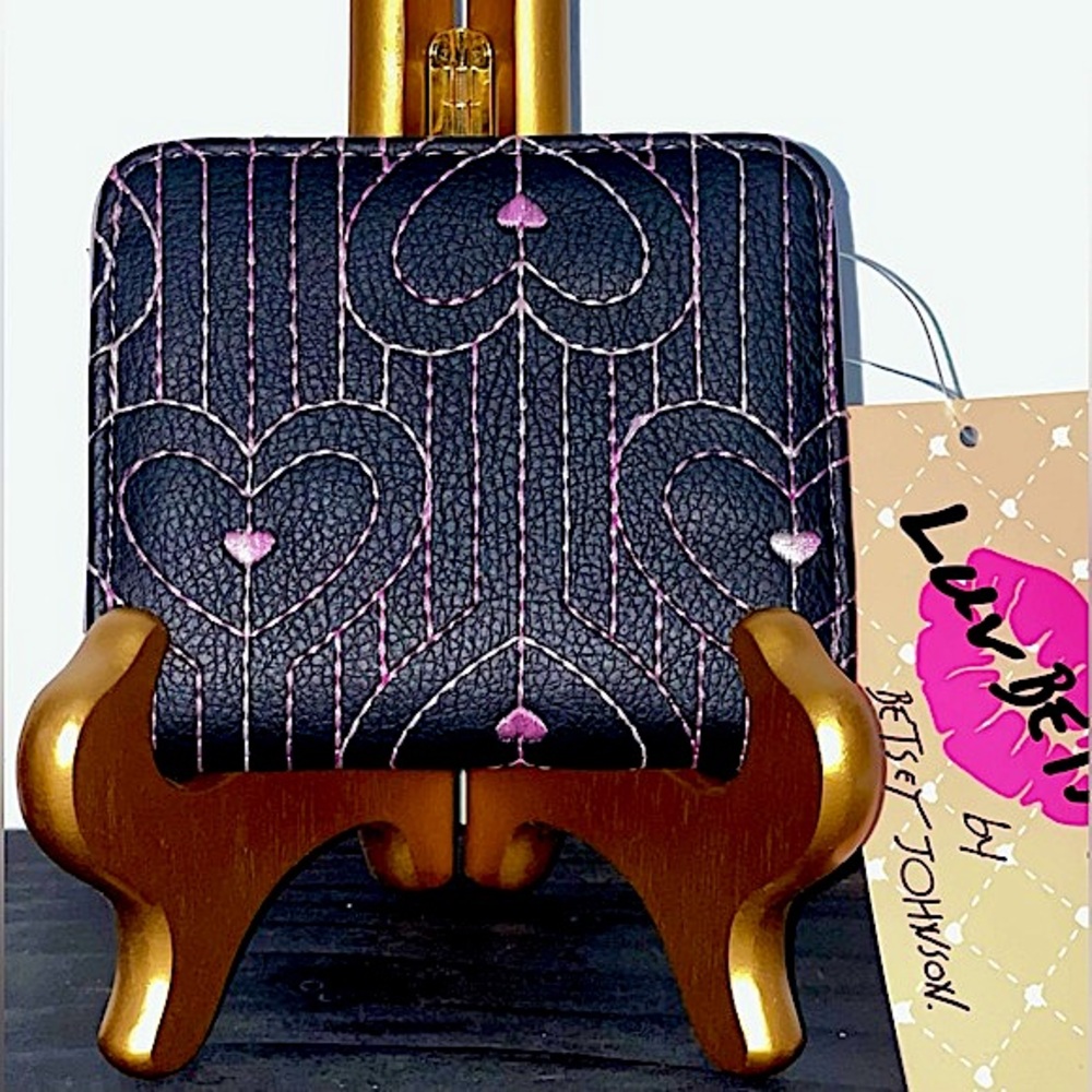 Betsey Johnson NWT Embroidered Hearts Luv Betsey Bifold Wallet